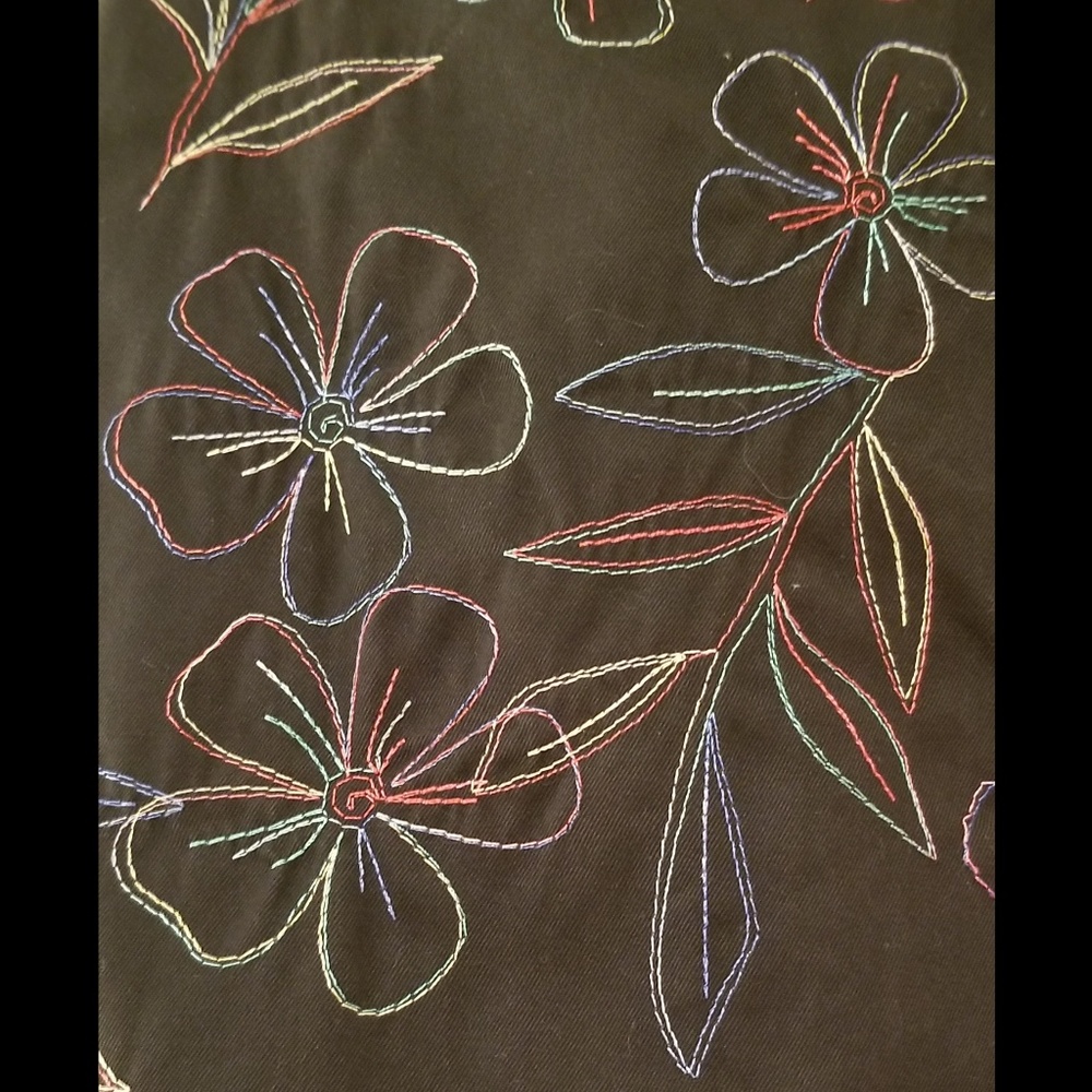 Embroidered Floral Motif Skirt ( Vintage ) EUC - Picture 3 of 4
